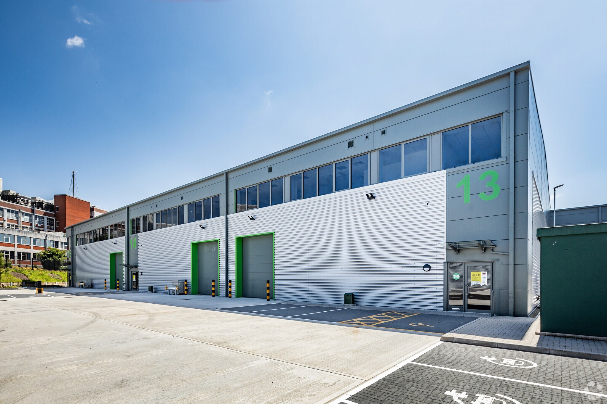 103 Barton Dock Rd, Manchester à louer Photo de l’immeuble– Image 1 sur 8