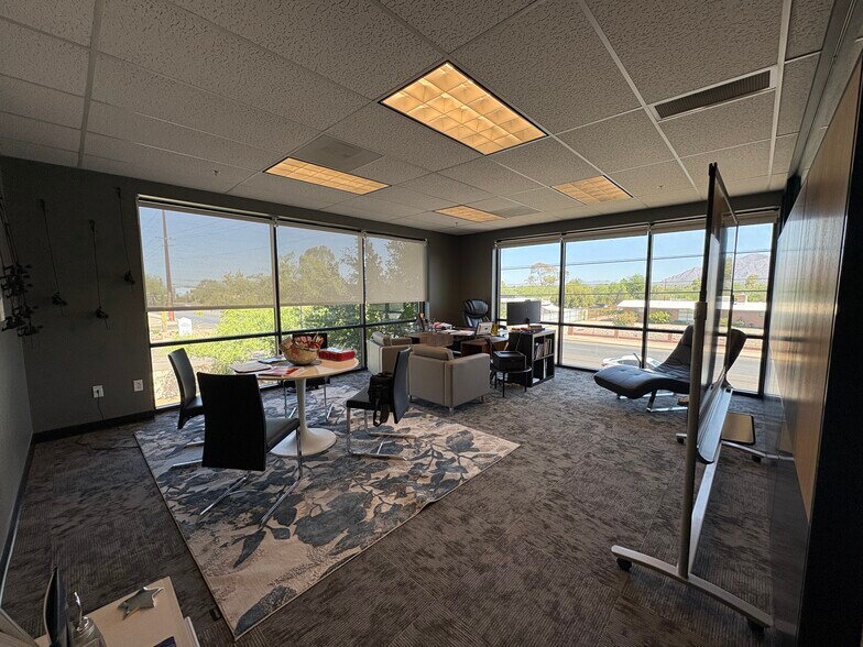2210 E Fort Lowell Rd, Tucson, AZ à louer - Photo de l’immeuble – Image 2 sur 8