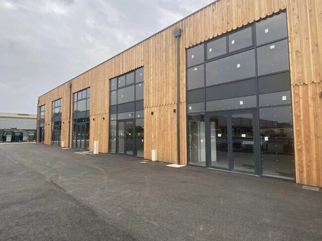 Plus de détails pour Local d’activités à vendre