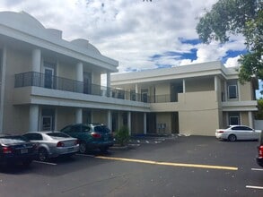 4531 Deleon St, Fort Myers, FL à louer Photo de l’immeuble– Image 2 sur 9