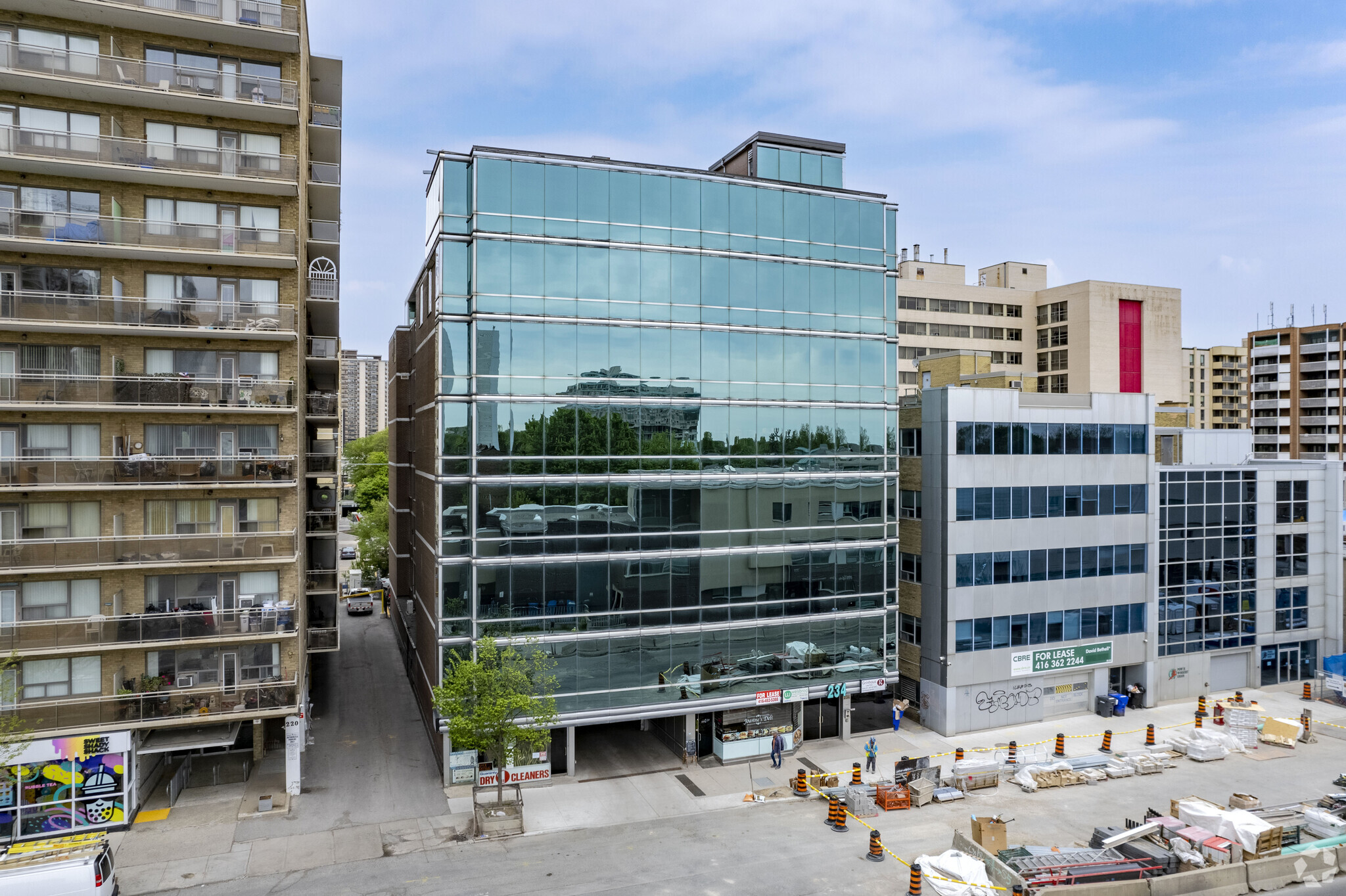 234 Eglinton Ave E, Toronto, ON à louer Photo principale– Image 1 sur 6