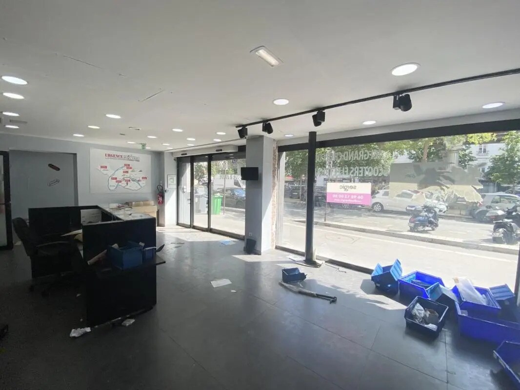 Local commercial dans Paris à louer Photo de l’immeuble– Image 1 sur 11