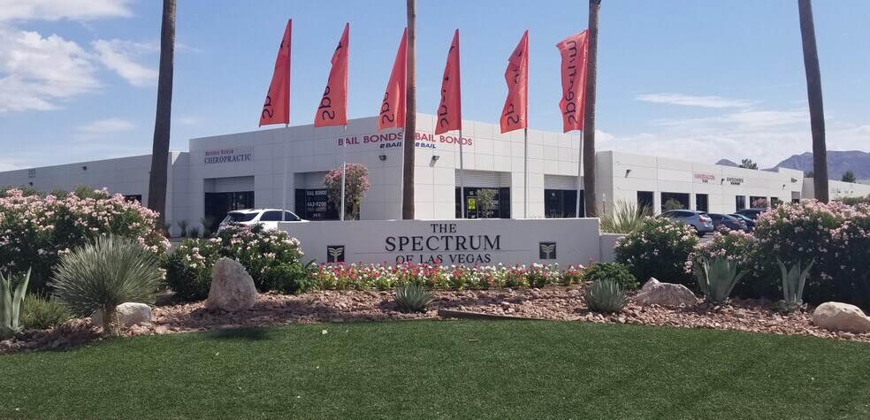 3150 E Charleston Blvd, Las Vegas, NV à louer - Photo de l’immeuble – Image 1 sur 5