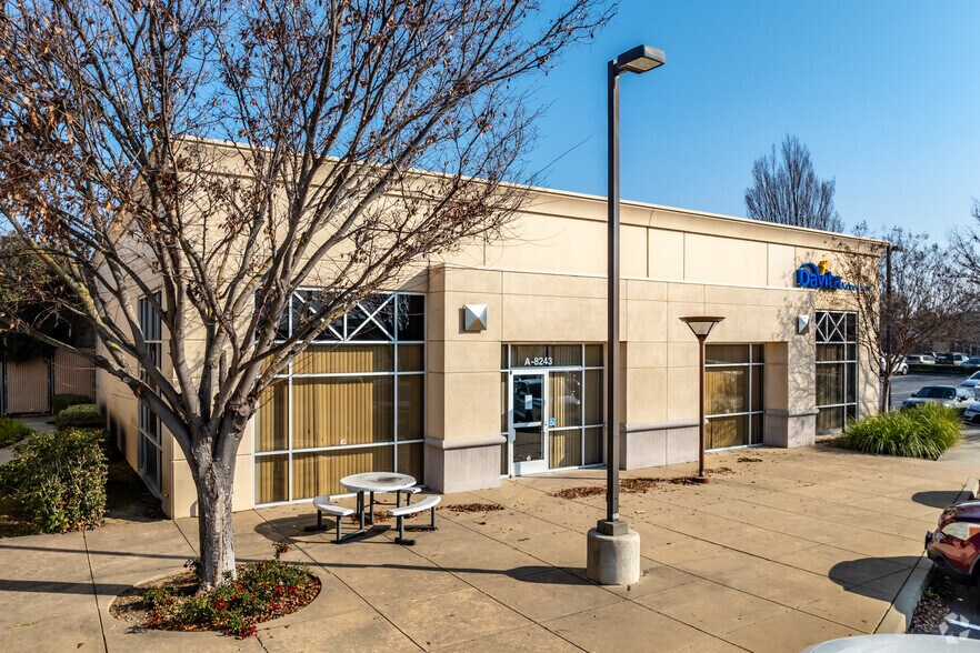 8243 E Stockton Blvd, Sacramento, CA à vendre - Photo de l’immeuble – Image 3 sur 4