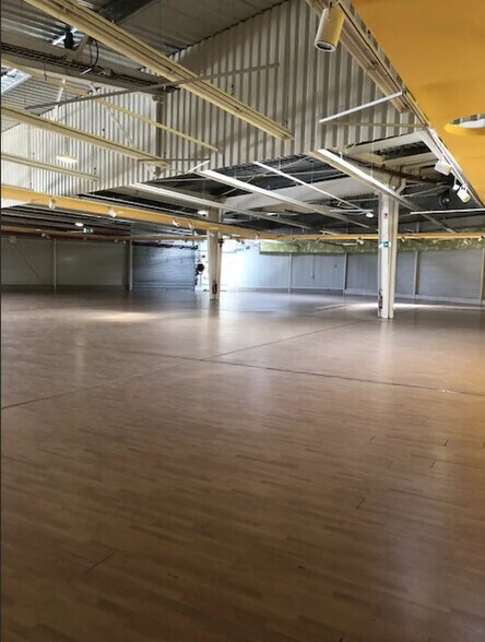 Local commercial dans Maurepas à louer - Photo intérieure – Image 2 sur 6