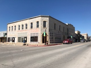 Plus de détails pour 106-110 S Cherokee St, San Saba, TX - Local commercial à louer