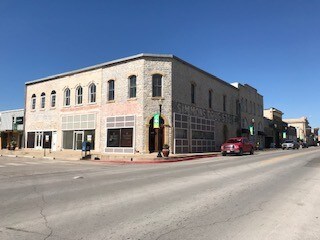Plus de détails pour 106-110 S Cherokee St, San Saba, TX - Local commercial à louer