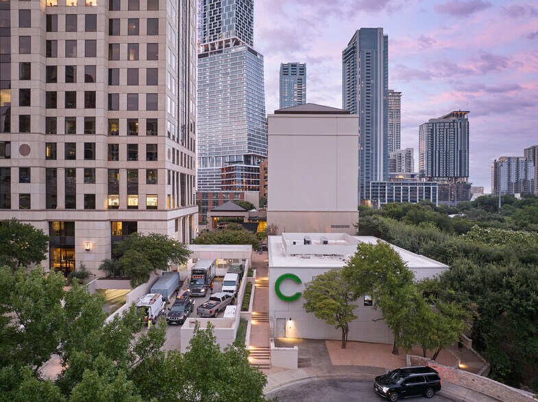 98 San Jacinto Blvd, Austin, TX à louer - Photo principale – Image 1 sur 9