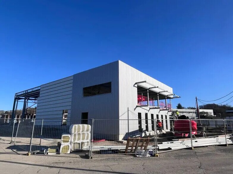 Local d’activités dans Bassens à louer - Photo de la construction – Image 2 sur 10