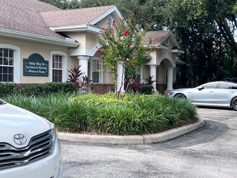 9724 N Armenia Ave, Tampa, FL à vendre - Photo de l’immeuble – Image 2 sur 14