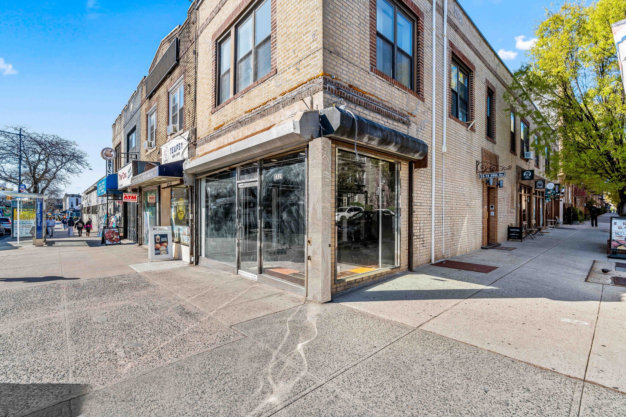 33-19 30th Ave, Long Island City, NY à louer Photo de l’immeuble– Image 1 sur 8