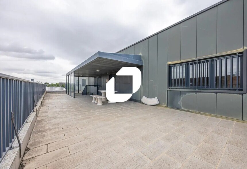 Bureau dans Chanteloup-en-Brie à louer - Photo de l’immeuble – Image 1 sur 10