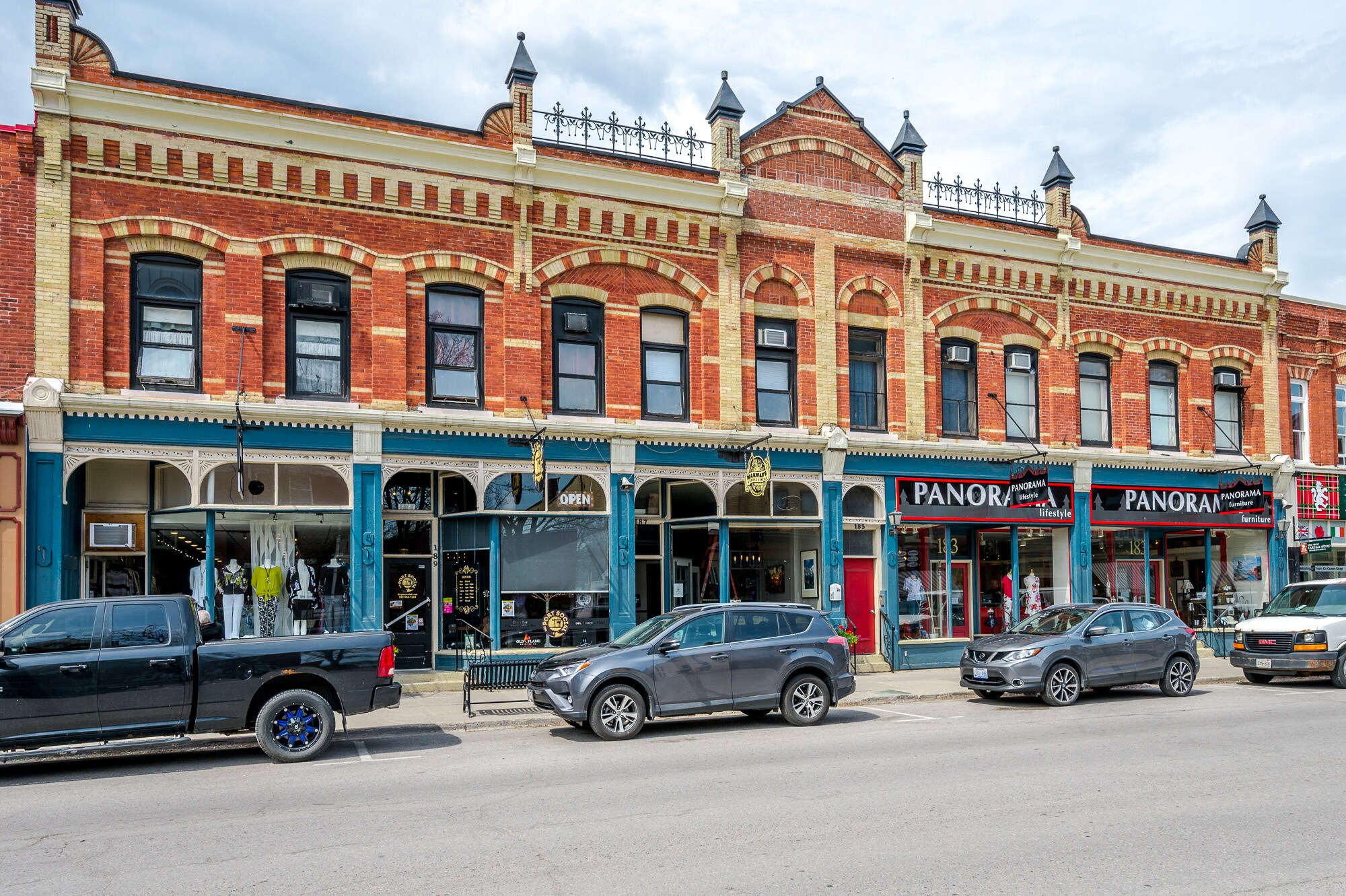 179-191 Queen St, Scugog, ON à vendre Photo de l’immeuble– Image 1 sur 15