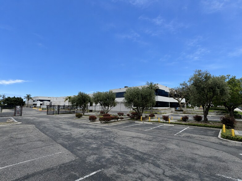 3030-3088 Walnut Ave, Long Beach, CA à louer - Photo de l’immeuble – Image 2 sur 17
