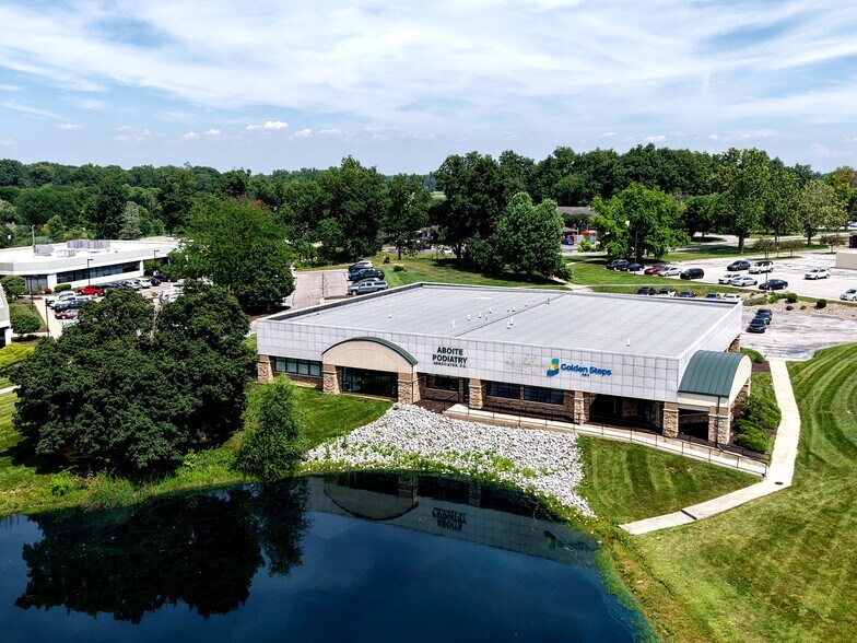 7559 W Jefferson Blvd, Fort Wayne, IN à louer - Photo de l’immeuble – Image 2 sur 8