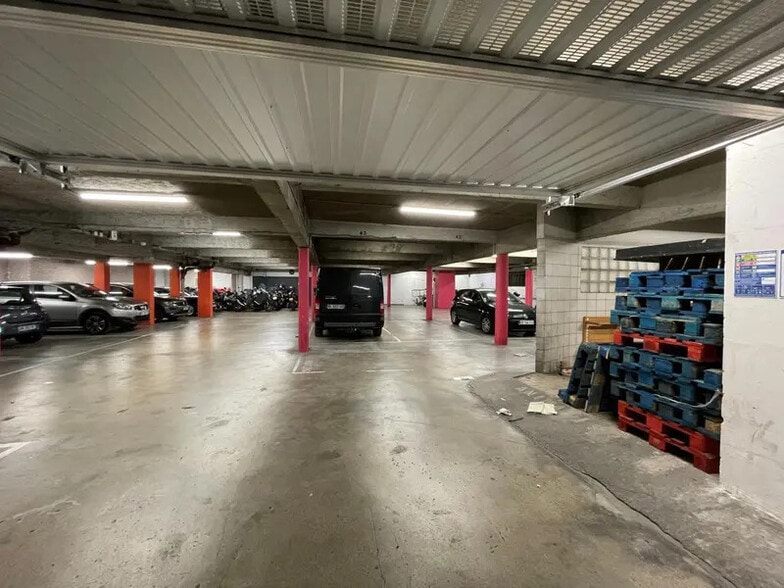 Local d’activités dans Chaville à louer - Photo de l’immeuble – Image 3 sur 5
