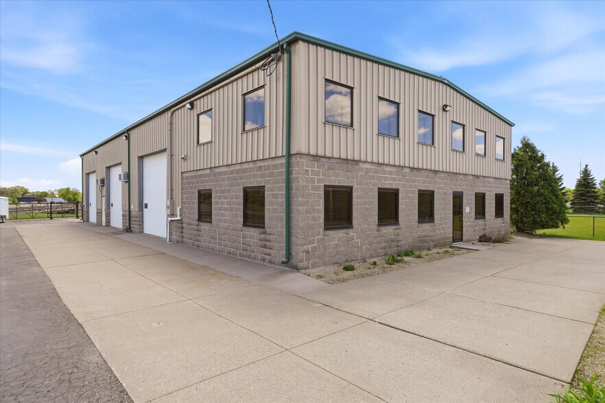 617 Pierce St, Anoka, MN à vendre - Photo de l’immeuble – Image 3 sur 39