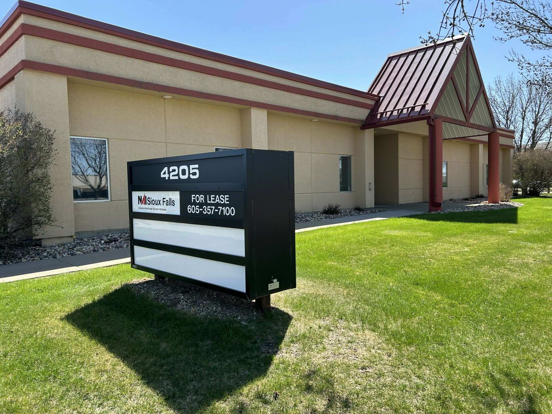 4205 W 53rd St, Sioux Falls, SD à vendre Photo de l’immeuble– Image 1 sur 18