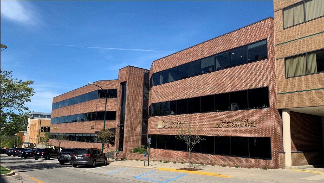 380 N Old Woodward Ave, Birmingham, MI à louer Photo principale– Image 1 sur 5