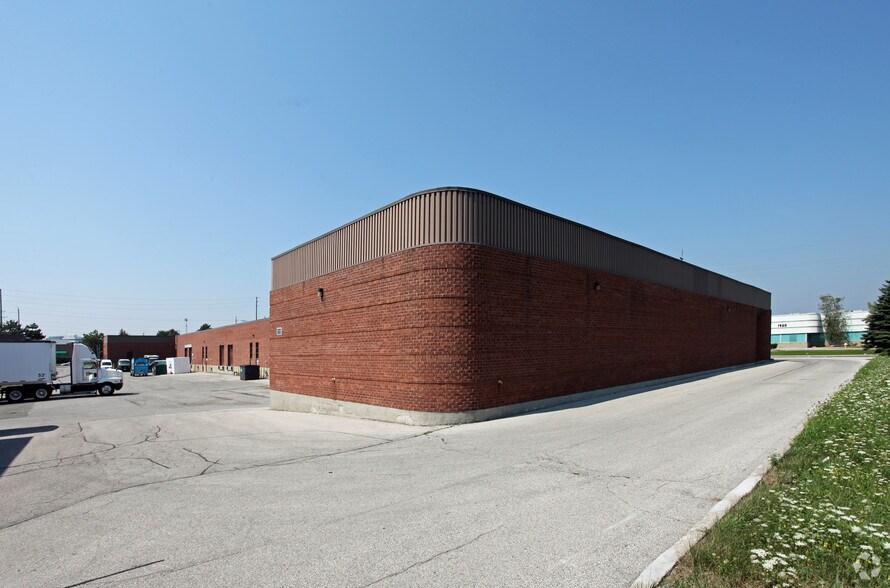 1915 Clements Rd, Pickering, ON à louer - Photo de l’immeuble – Image 2 sur 4