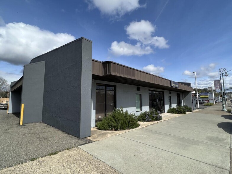 748 Market St, Redding, CA à vendre - Photo de l’immeuble – Image 1 sur 14