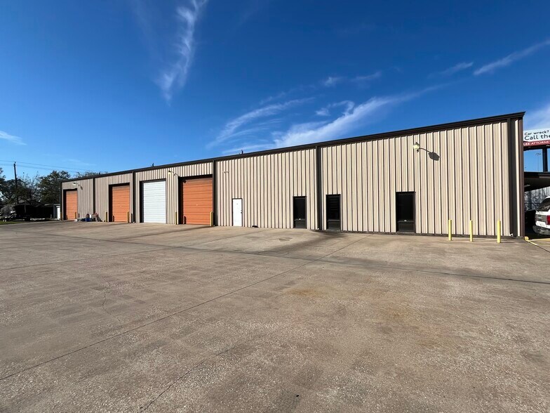 3110 Pasadena Fwy, Pasadena, TX à louer - Photo de l’immeuble – Image 3 sur 10