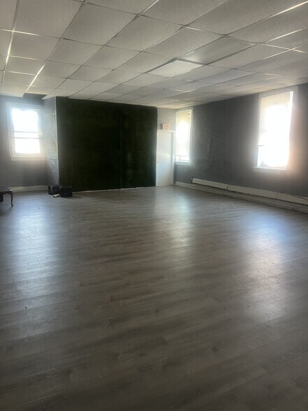 320 Market St, Paterson, NJ à vendre - Photo de l’immeuble – Image 3 sur 11