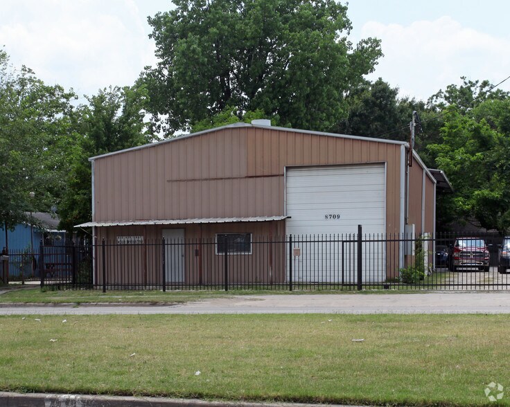 8709 Irvington Blvd, Houston, TX à vendre - Photo principale – Image 1 sur 34