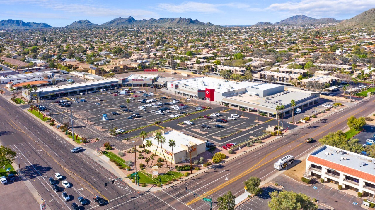 3131 N Thunderbird Rd, Phoenix, AZ à louer Photo de l’immeuble– Image 1 sur 9