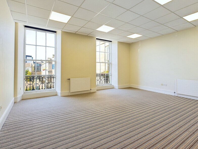 9 Golden Sq, Aberdeen à vendre - Photo de l’immeuble – Image 3 sur 14