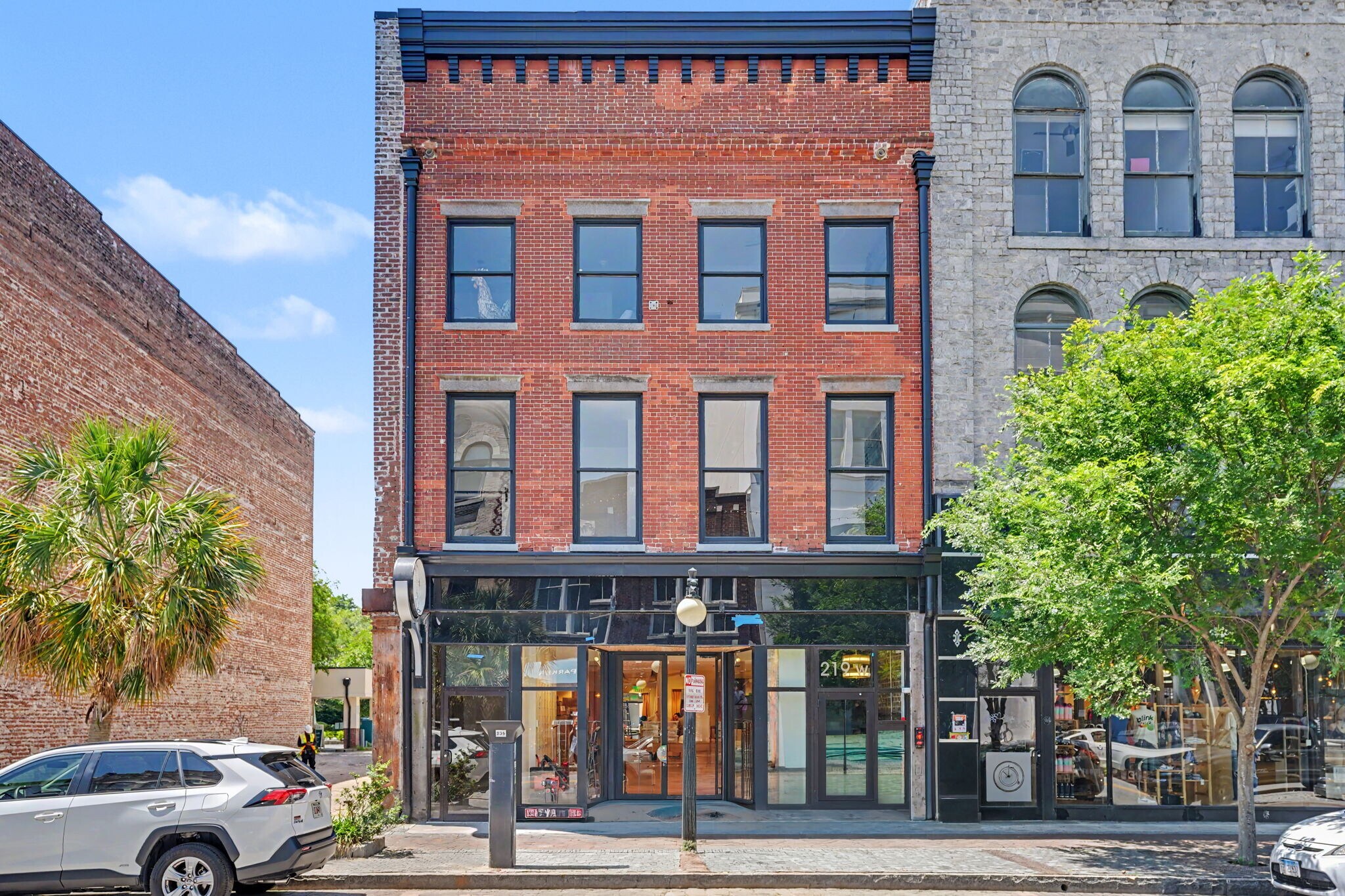 217-221 W Broughton St, Savannah, GA à louer Photo de l’immeuble– Image 1 sur 6
