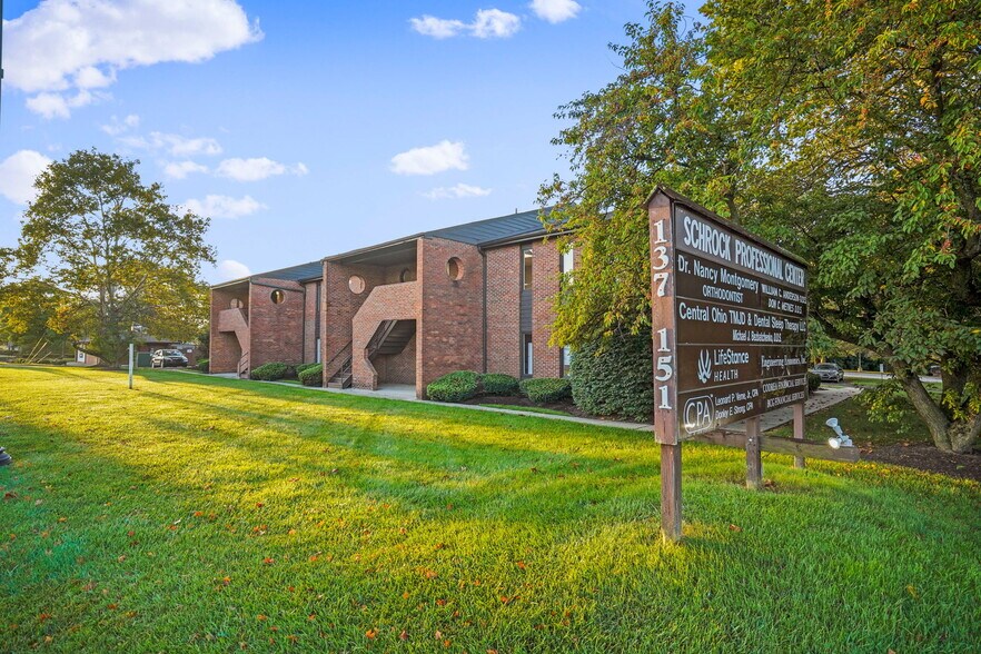 137-151 W Schrock Rd, Westerville, OH à louer - Photo de l’immeuble – Image 2 sur 7