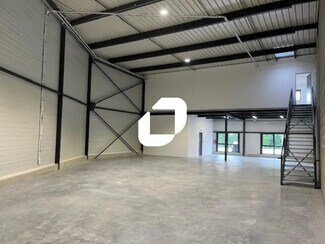 Plus de détails pour Bureau, Local d'activités à louer