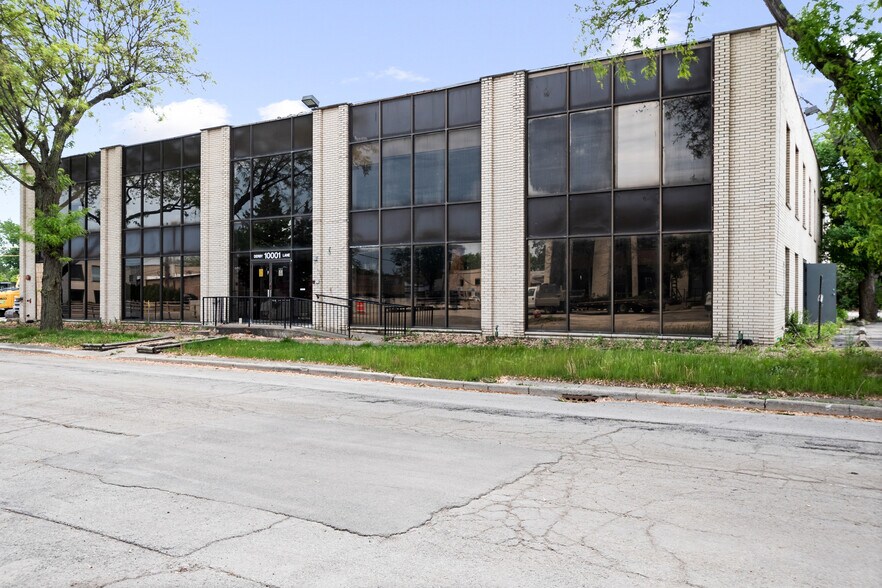 10001 W Derby Ln, Westchester, IL à louer - Photo de l’immeuble – Image 2 sur 9
