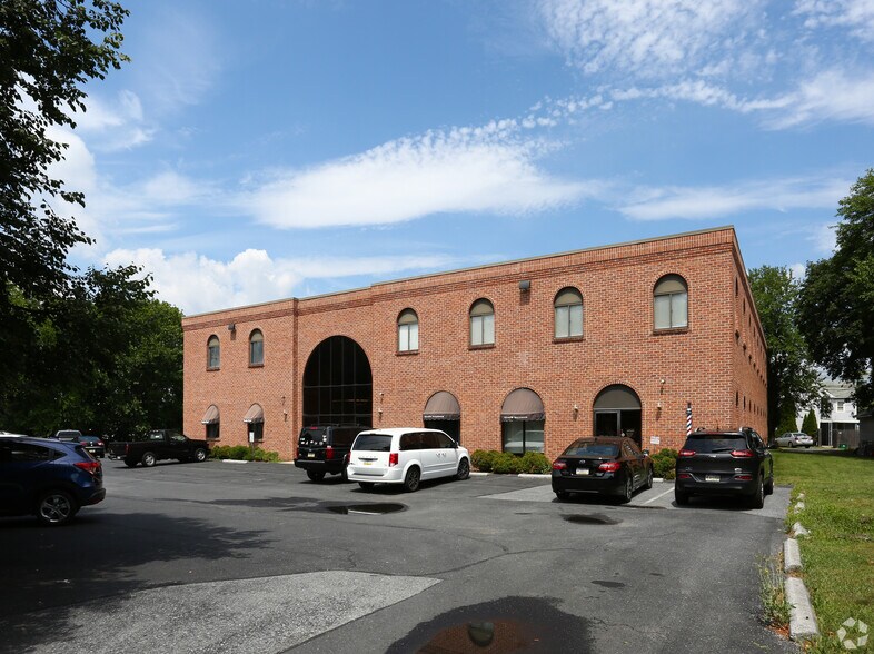219 E Main St, Mechanicsburg, PA à louer - Photo de l’immeuble – Image 2 sur 3