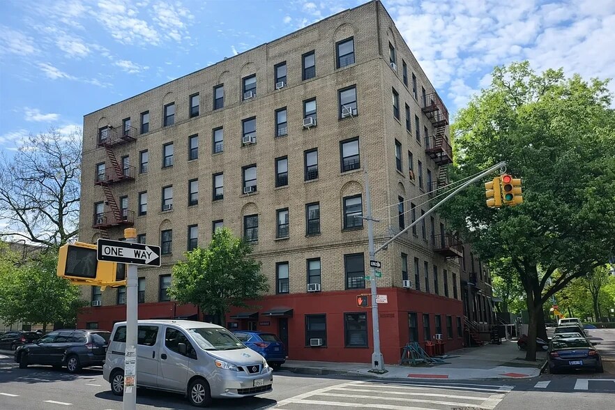 230 E 173rd St, Bronx, NY à vendre - Photo principale – Image 1 sur 1