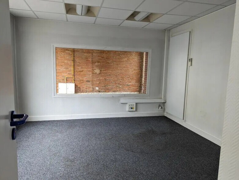Local commercial dans Pont-Saint-Pierre à vendre - Photo de l’immeuble – Image 1 sur 6