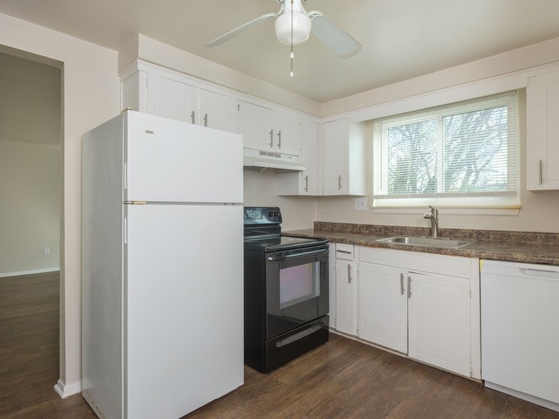 9002 NW 57th St, Parkville, MO à vendre - Photo intérieure – Image 2 sur 6