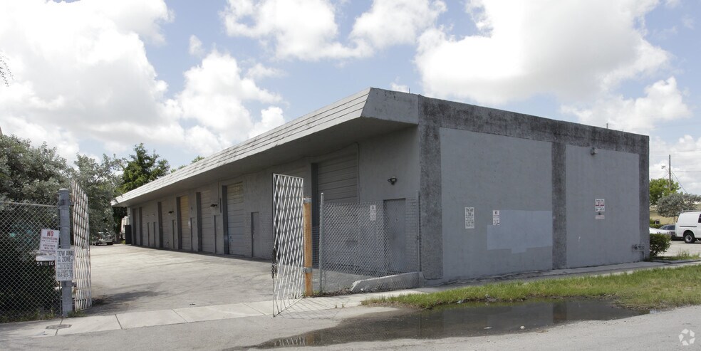 5916 SW 25th St, West Park, FL à louer - Photo de l’immeuble – Image 3 sur 6