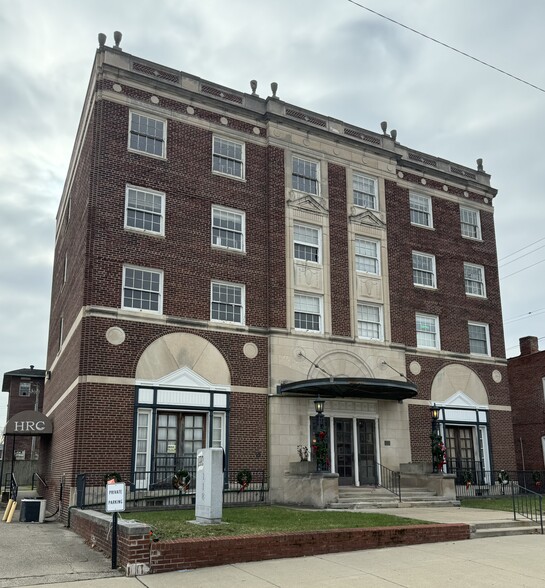 118 E Court St, Paris, IL à vendre - Photo principale – Image 1 sur 36
