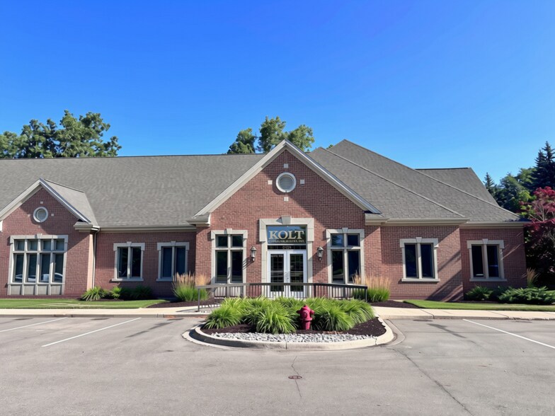 2104 Jolly Rd, Okemos, MI à vendre - Photo de l’immeuble – Image 2 sur 22
