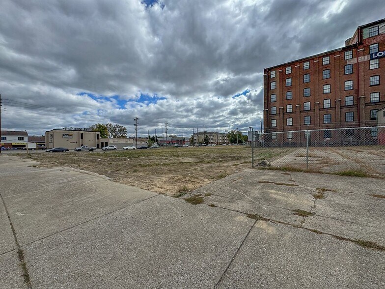 430-440 E Broadway and Finzer, Louisville, KY à vendre - Photo de l’immeuble – Image 3 sur 7