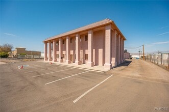 1055 Empire Dr, Lake Havasu City, AZ à louer Photo de l’immeuble– Image 1 sur 11