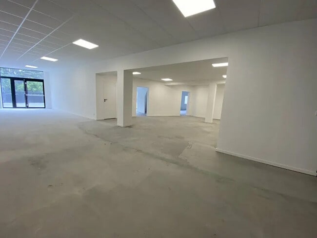 Plus de détails pour Local d'activités à louer