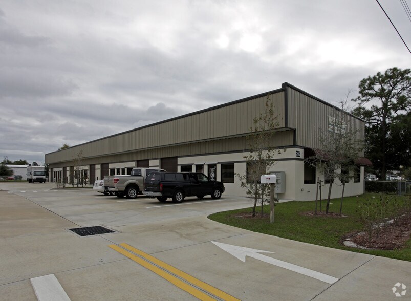 185 West Dr, Melbourne, FL à louer - Photo principale – Image 2 sur 6