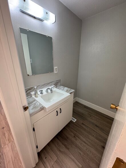 305 E Logan St, Caldwell, ID à louer - Photo de l’immeuble – Image 3 sur 11