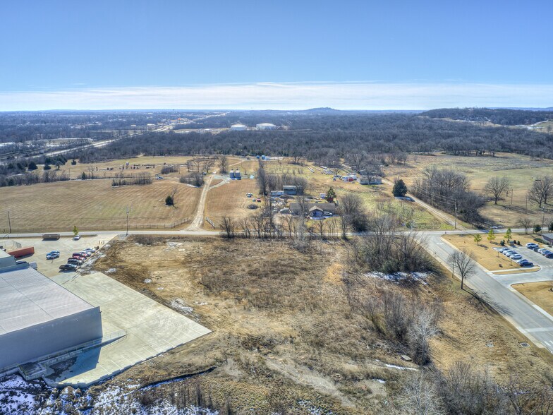 West 126th Street, Glenpool, OK à vendre - Photo principale – Image 1 sur 7