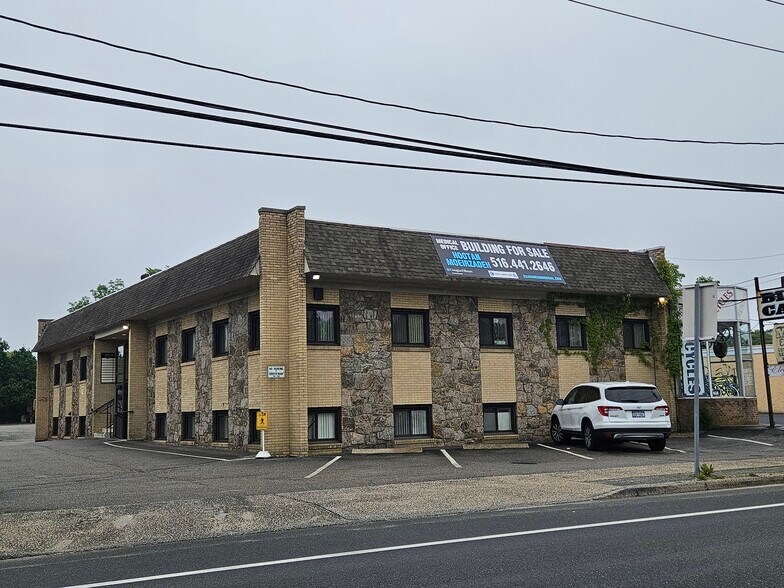 164 Commack Rd, Commack, NY à vendre - Photo de l’immeuble – Image 1 sur 33
