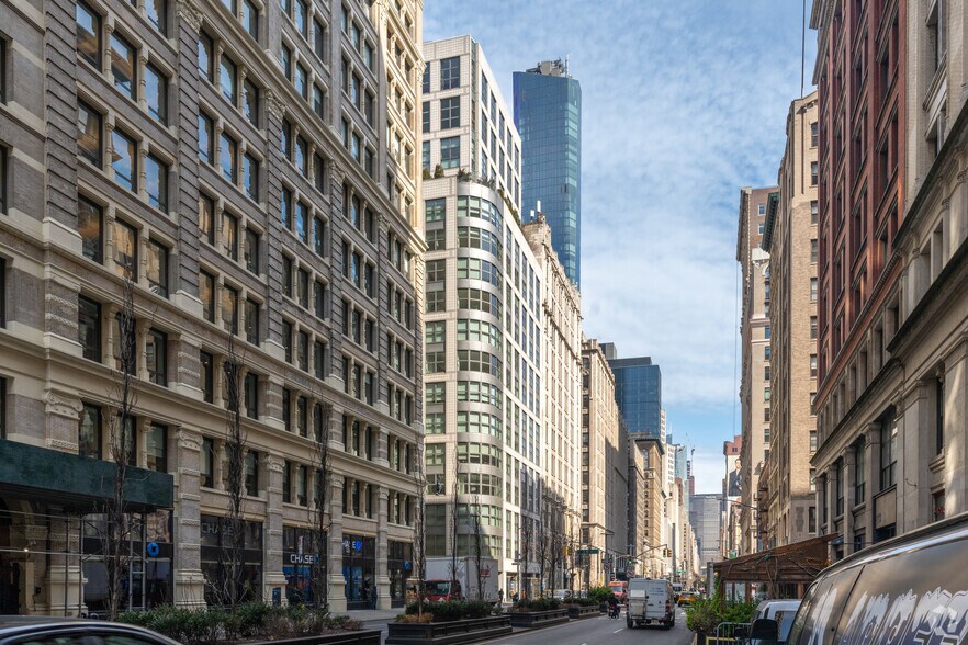 240 Park Ave S, New York, NY à louer - Photo de l’immeuble – Image 2 sur 9