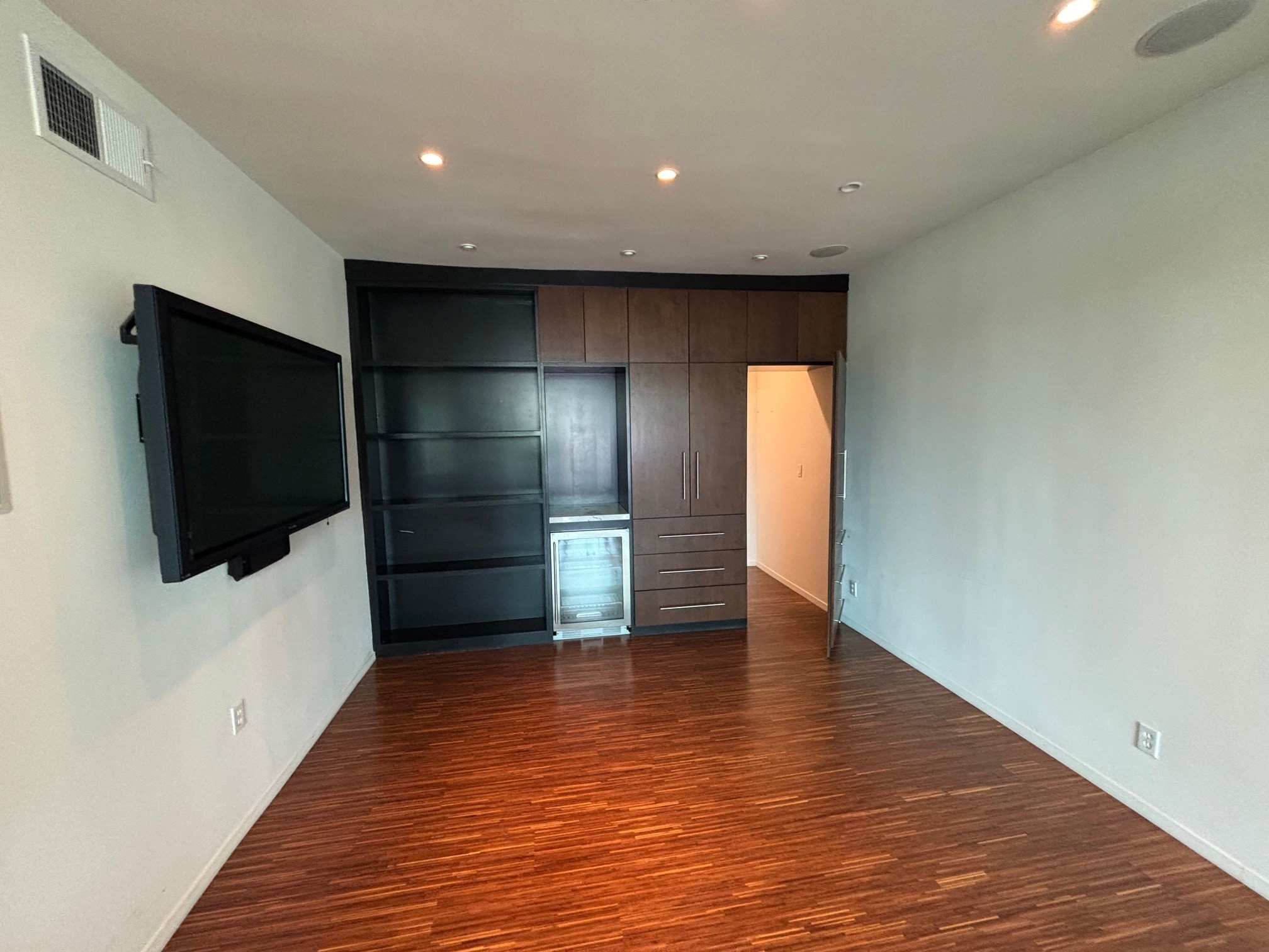 326 S Pacific Coast Hwy, Redondo Beach, CA à louer Photo de l’immeuble– Image 1 sur 8